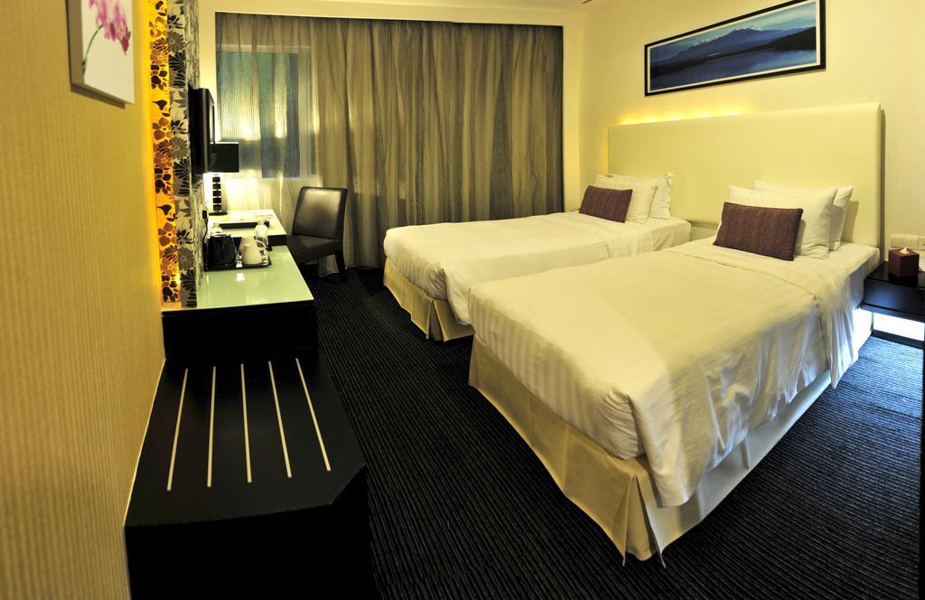 Grand Borneo Hotel Kota Kinabalu Exterior foto