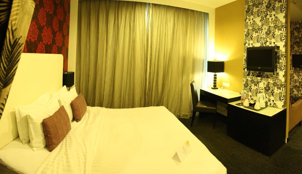 Grand Borneo Hotel Kota Kinabalu Exterior foto