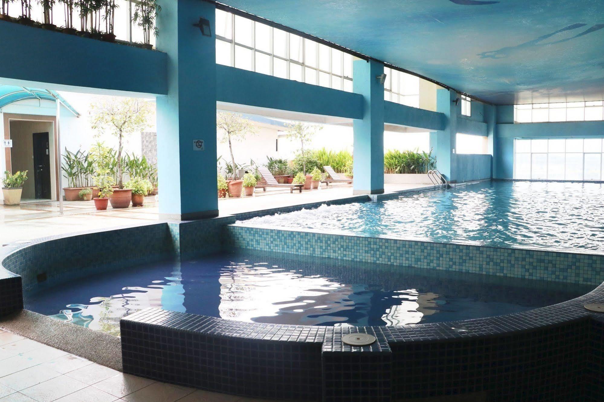 Grand Borneo Hotel Kota Kinabalu Exterior foto
